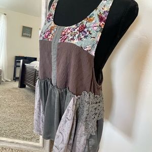 Gimmicks by BKE colorful vest size medium